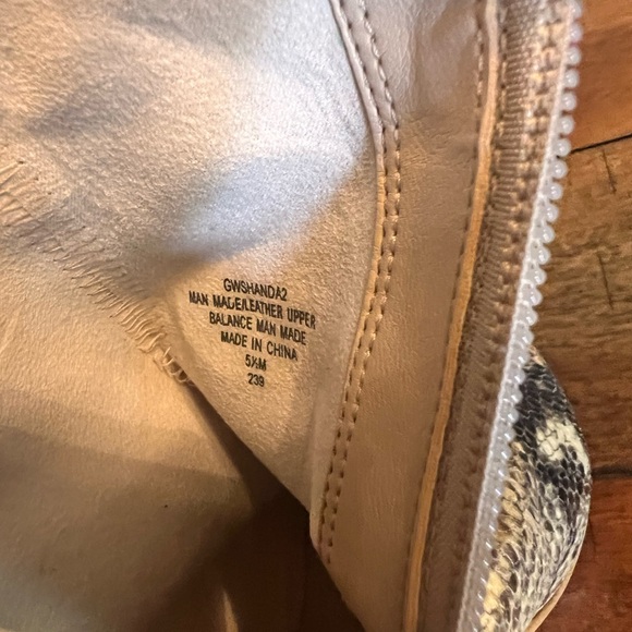 NWOB GUESS SNAKE PYTHON PRINT BOOTIES - Picture 12 of 13